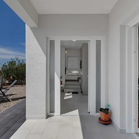 Holiday home Modernes Ferienhaus In Veliko Brdo Mit Gepflegtem Garten *