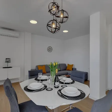 Holiday home Modernes Ferienhaus In Veliko Brdo Mit Gepflegtem Garten Makarska