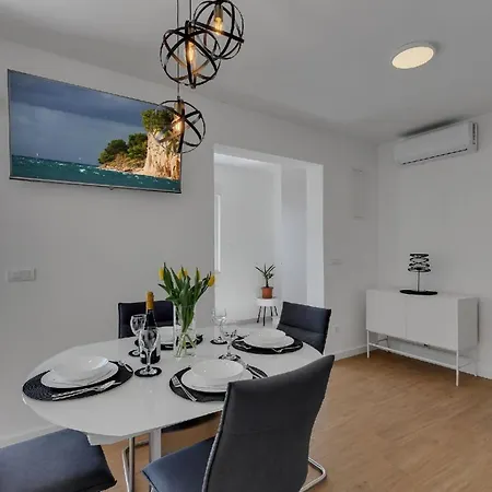 Holiday home Modernes Ferienhaus In Veliko Brdo Mit Gepflegtem Garten