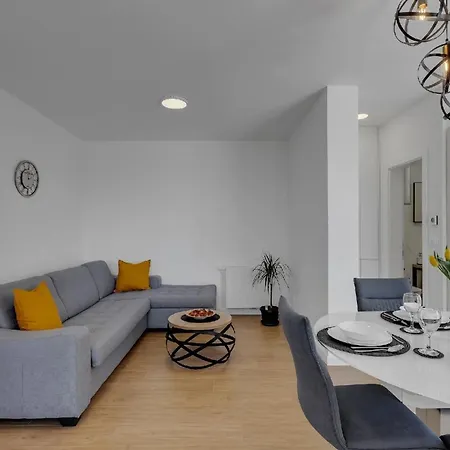 Modernes Ferienhaus In Veliko Brdo Mit Gepflegtem Garten Holiday home