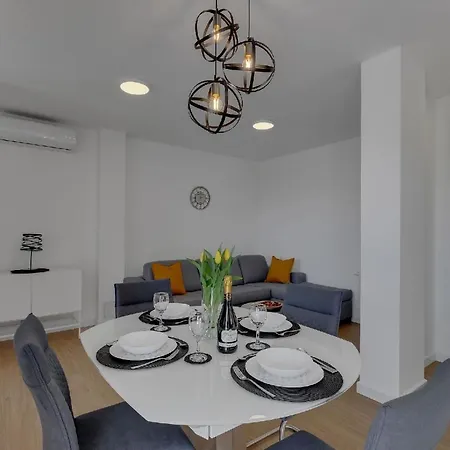Holiday home Modernes Ferienhaus In Veliko Brdo Mit Gepflegtem Garten Makarska