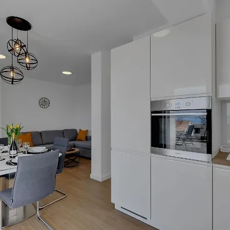 Modernes Ferienhaus In Veliko Brdo Mit Gepflegtem Garten Makarska