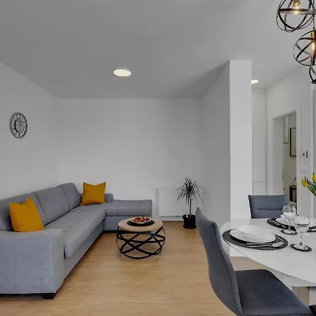 Modernes Ferienhaus In Veliko Brdo Mit Gepflegtem Garten Holiday home