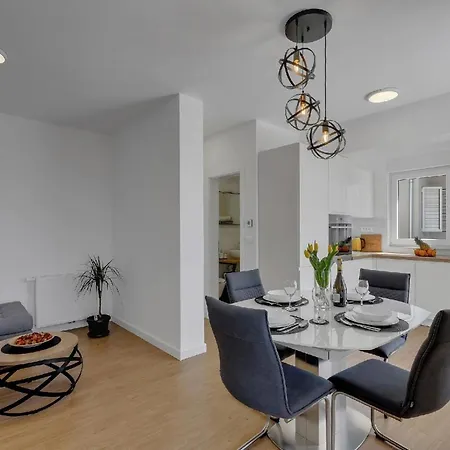 Modernes Ferienhaus In Veliko Brdo Mit Gepflegtem Garten Holiday home *